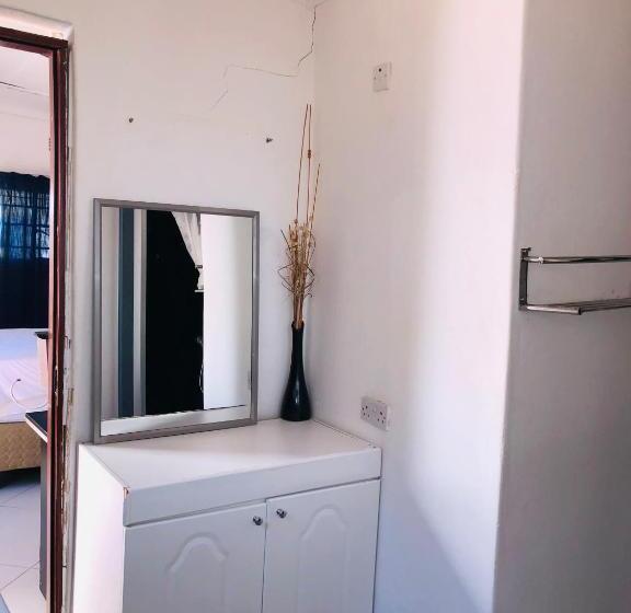 اتاق استاندارد, Amogelang Guesthouse & Suites