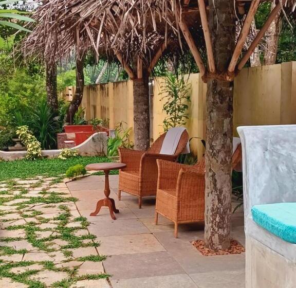 Люкс с Балконом, Marari Beach Bungalow Resort Alleppey