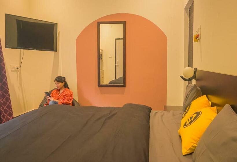 발코니 수피리어 룸, The Hosteller Jeolikote