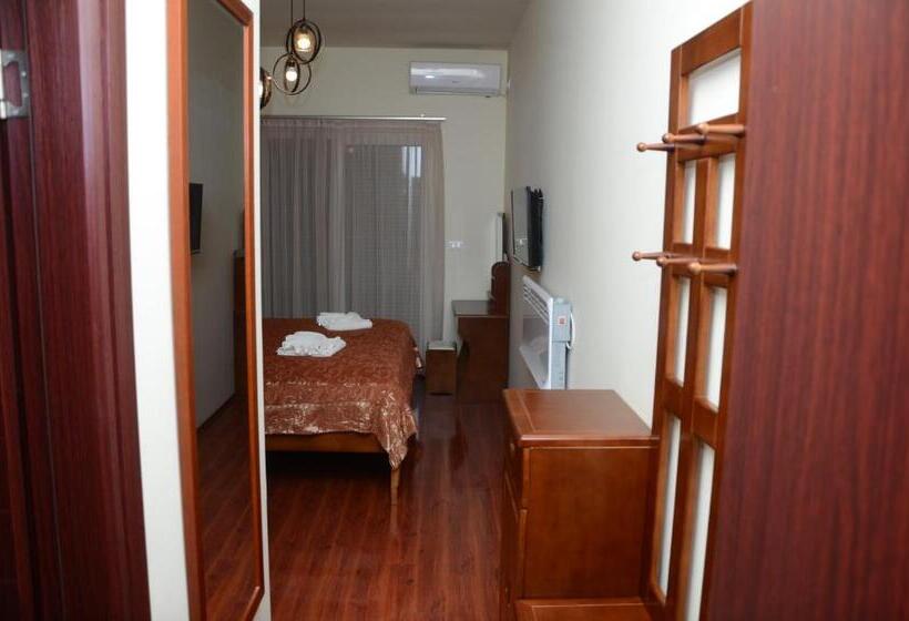 اتاق لوکس, International Ohrid