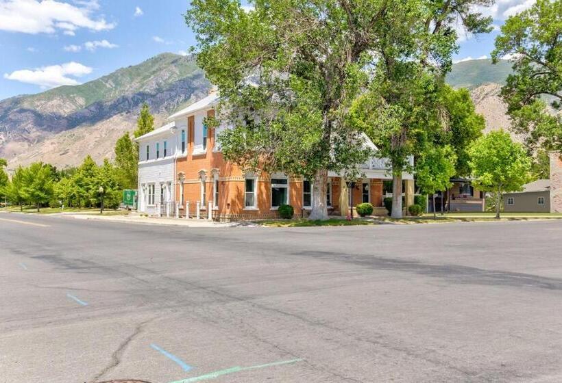 Студия Стандарт, Suite 5 Historic Art City Inn