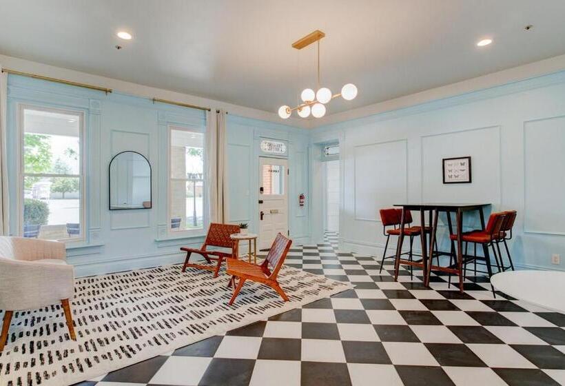 Студия Стандарт, Suite 8 Historic Art City Inn