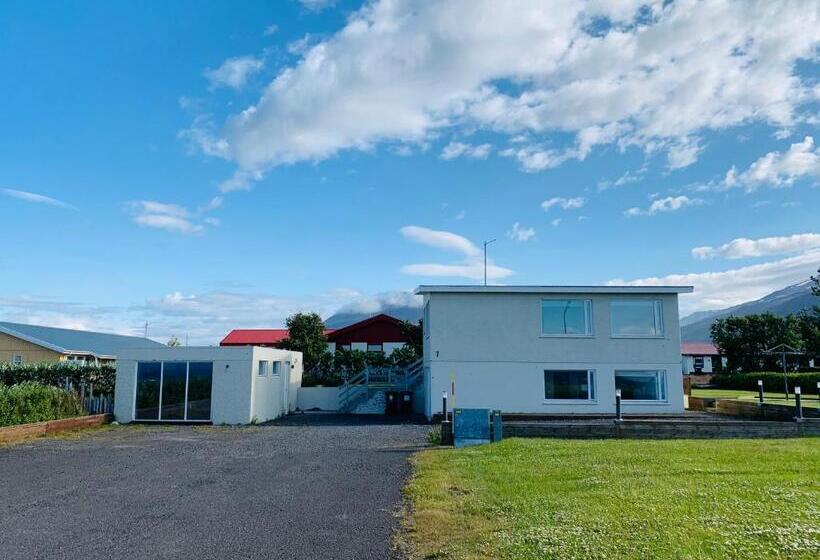 اتاق لوکس با چشم‌انداز دریا, Waterfront Fjord House