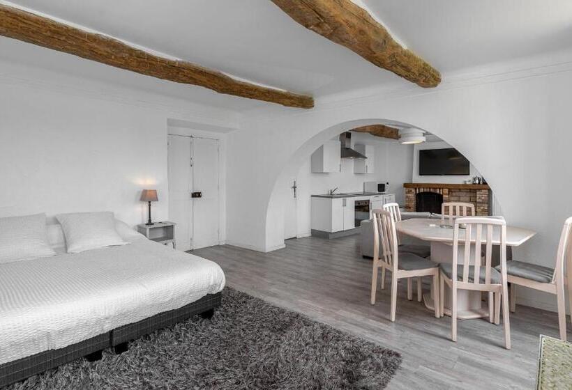 디럭스 스위트 킹 침대, Maison Carles Bnb