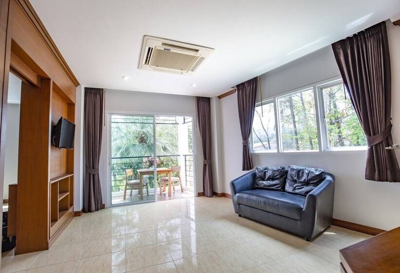 غرفة ديلوكس مطلة على حمام السباحة, Sungthong Kamala Beach Resort