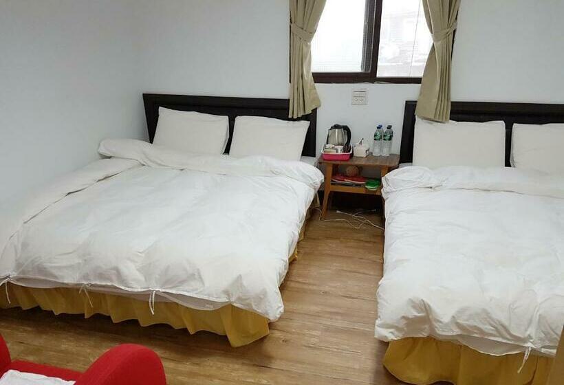 اتاق استاندارد چهار تخته, 拉拉山周家渡假旅館