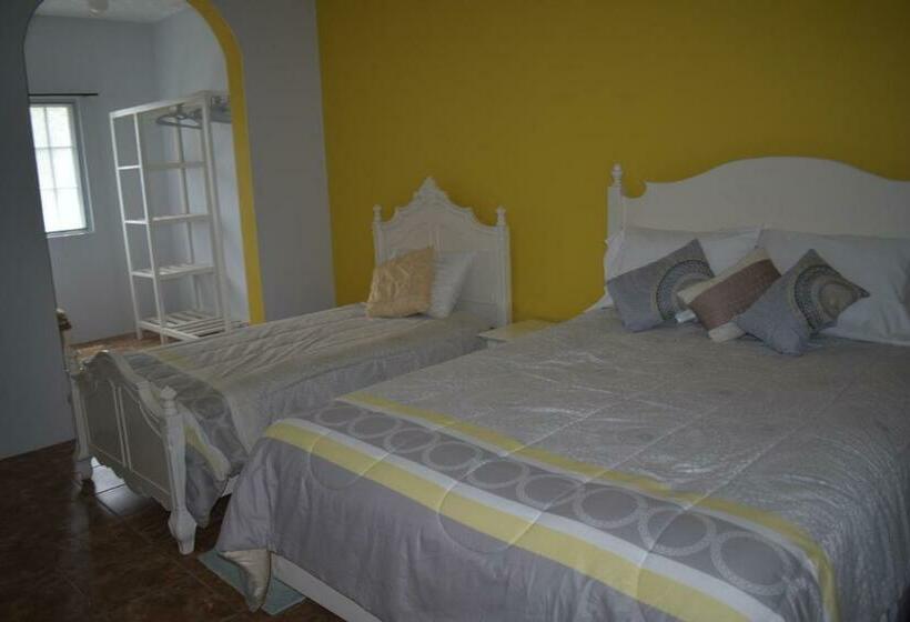 اتاق استاندارد سه نفره, Villa Vicente
