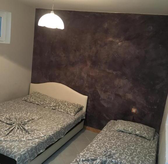 اتاق استاندارد سه نفره, Sobe Krin  Smestaj Canj