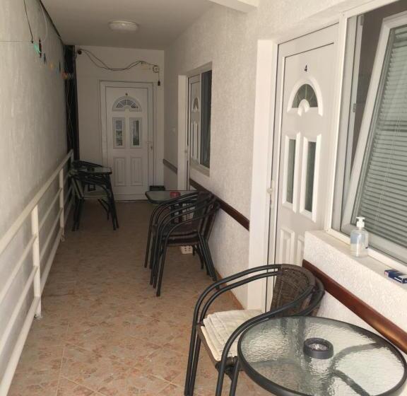 اتاق استاندارد سه نفره, Sobe Krin  Smestaj Canj
