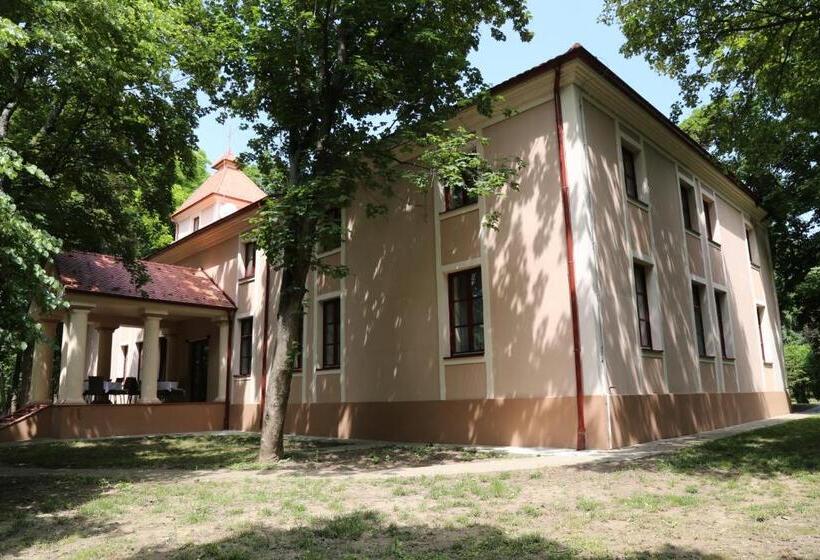 اتاق استاندارد سه نفره, Kaštel