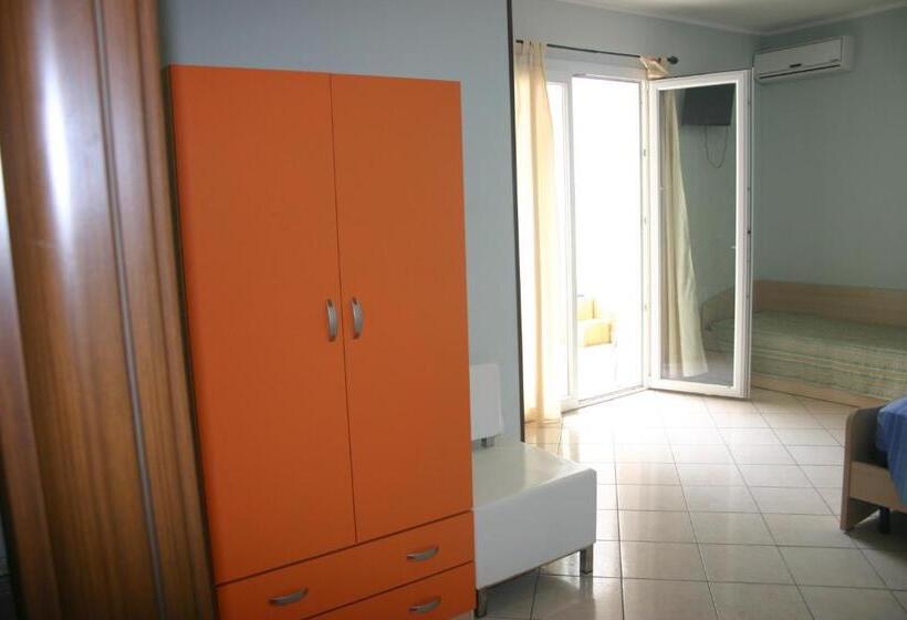 Номер Стандарт Трехместный, B&b L Angolo