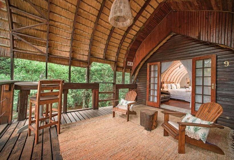 Suite with lake view, Serenity Mountain And Forest Lodge