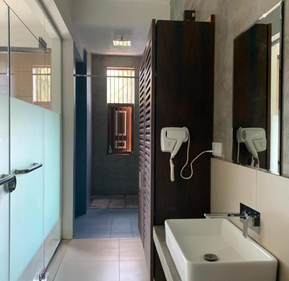 اتاق لوکس سه تخته, Handagedara Resort & Spa