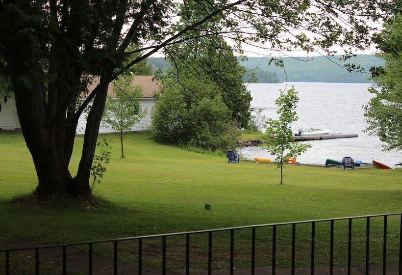 Suite with lake view, Tally Ho Inn