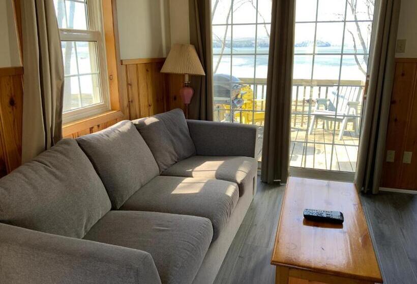 Standard studio with lake view, Tally Ho Inn