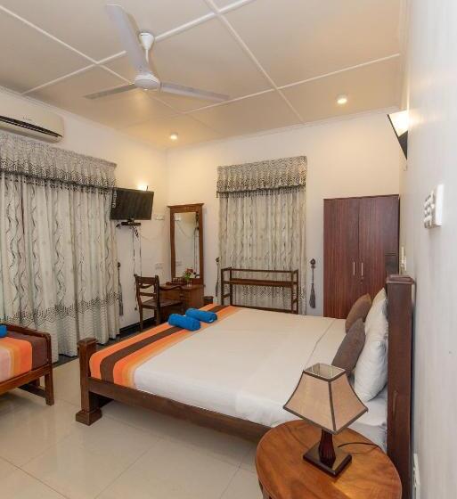 Deluxe Triple Room, Avon Villa
