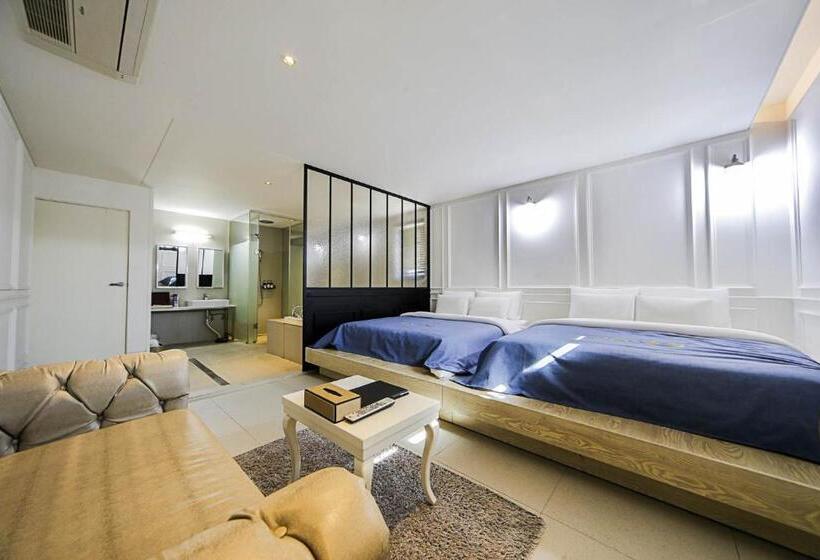 Family Suite, Myeongjak