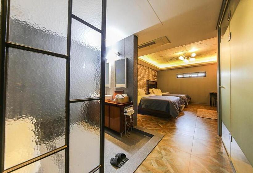 Family Suite, Myeongjak