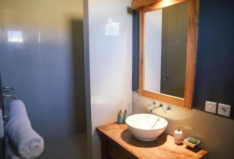 Triple Room Sea View, Pesona Beach Resort & Spa