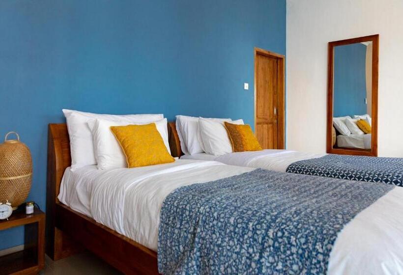 Трехместный Номер Стандарт Боковой Вид на Море, Pesona Beach Resort & Spa