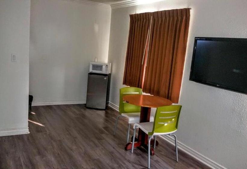 Номер Deluxe, Jewel City Inn