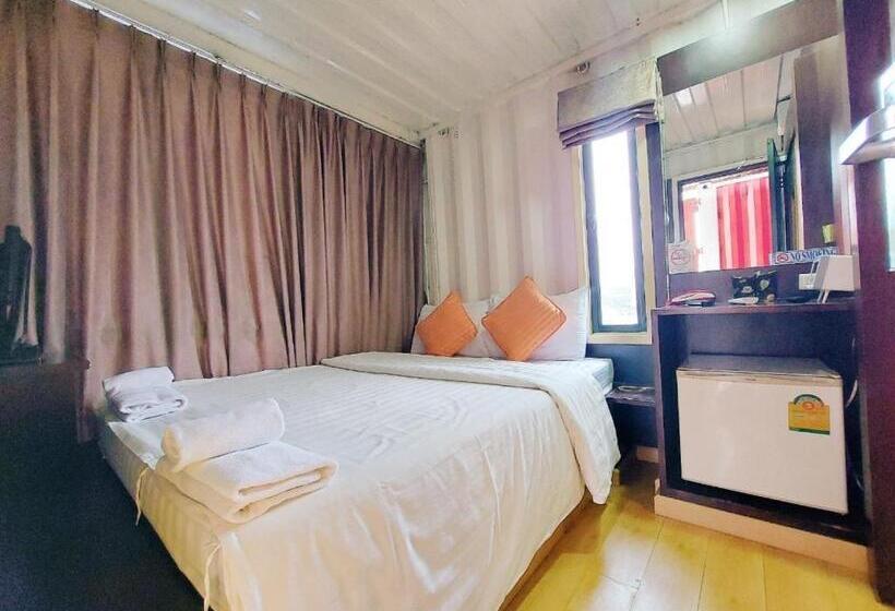 이코노미 룸, Retro Box Hotel Chumphon