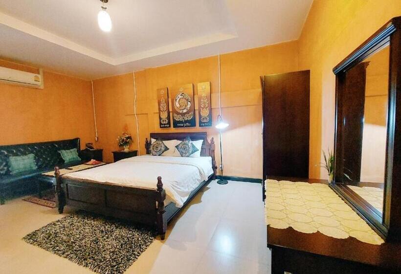 자쿠지 스위트, Retro Box Hotel Chumphon