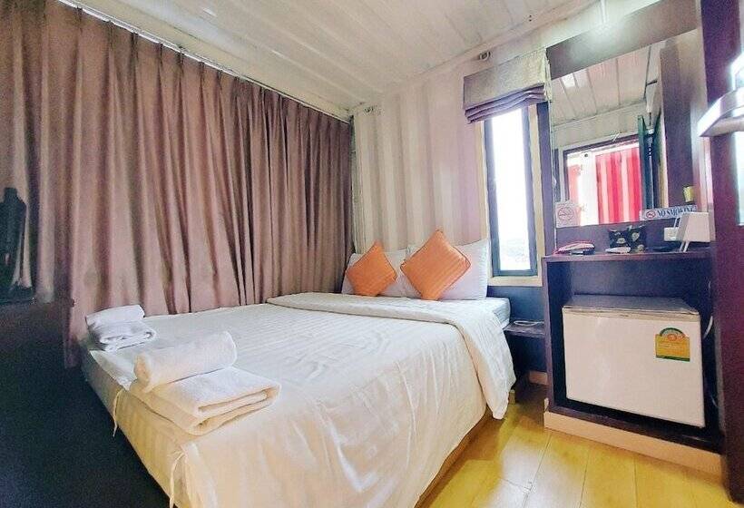 이코노미 룸, Retro Box Hotel Chumphon