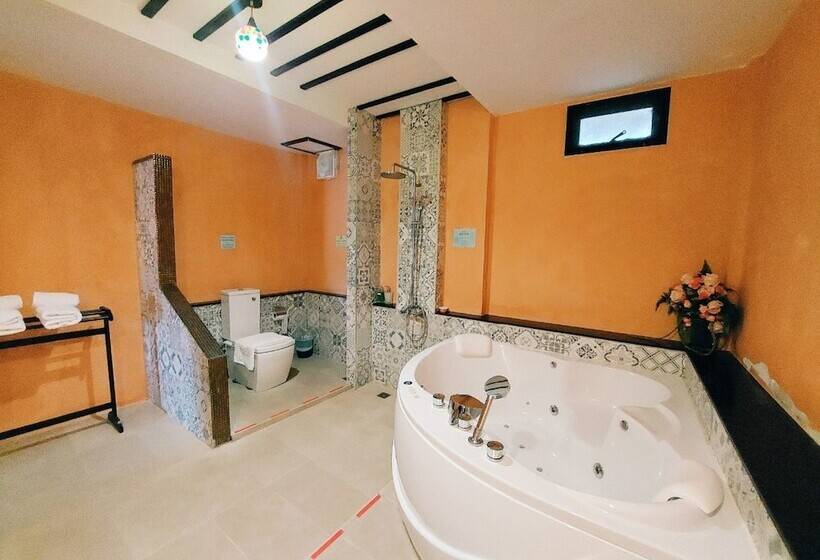 스위트, Retro Box Hotel Chumphon