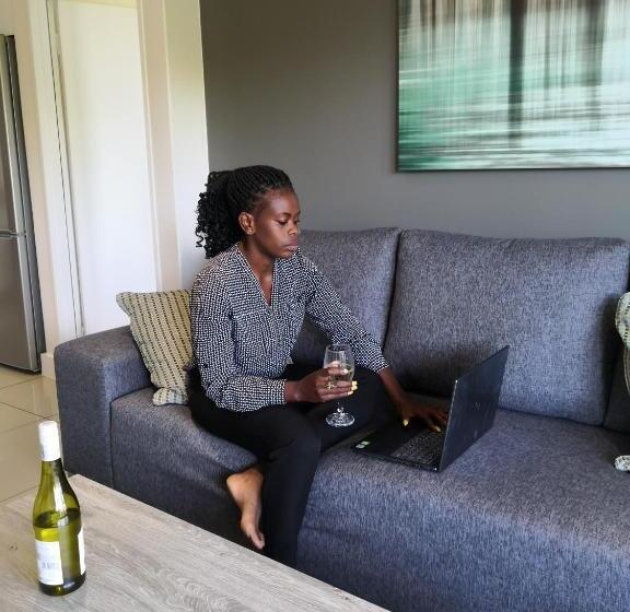 דירת חדר, The Capital On Bath