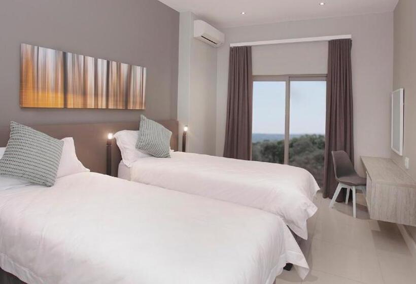 דירת שני חדרים, The Capital On Bath