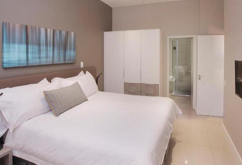 חדר סטנדרט, The Capital On Bath