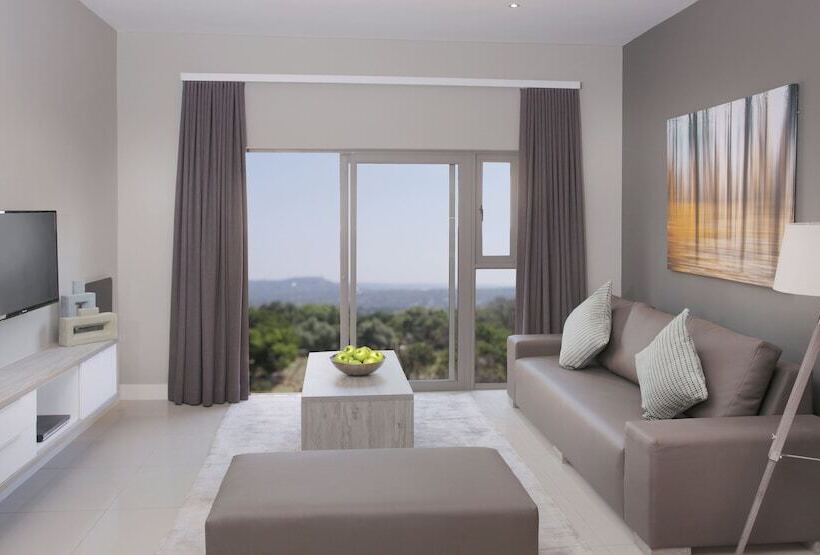 דירת חדר, The Capital On Bath