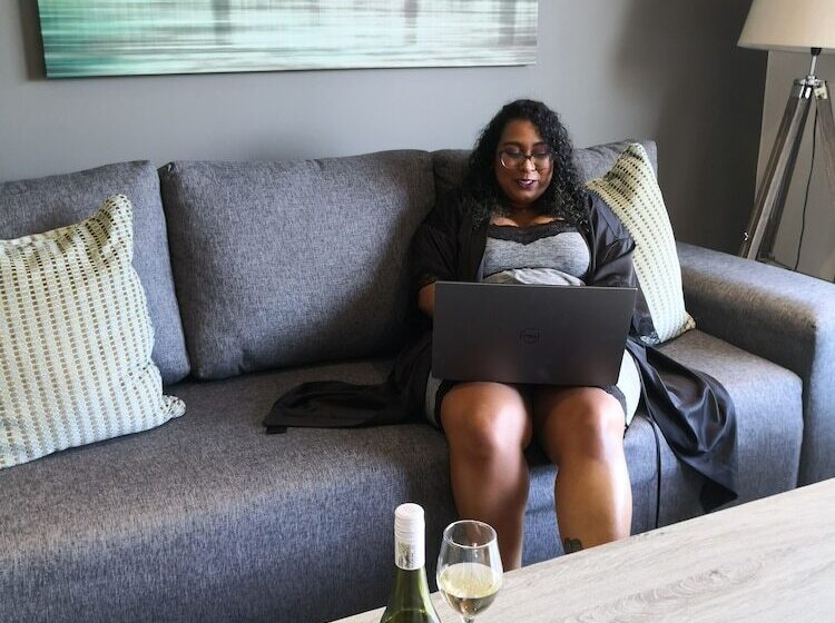 דירת שני חדרים, The Capital On Bath