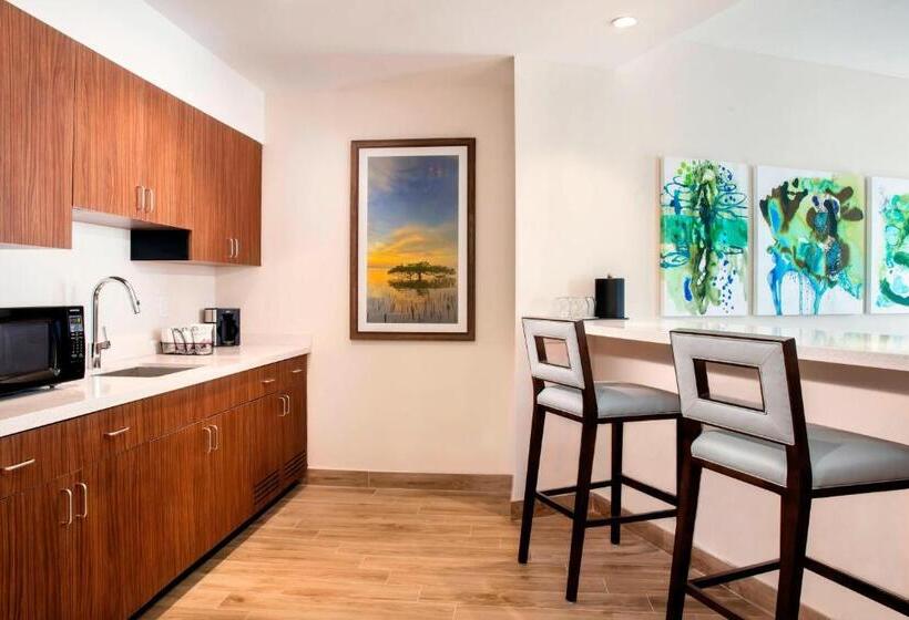 Люкс Кровать Кинг, Courtyard By Marriott Faro Blanco Resort