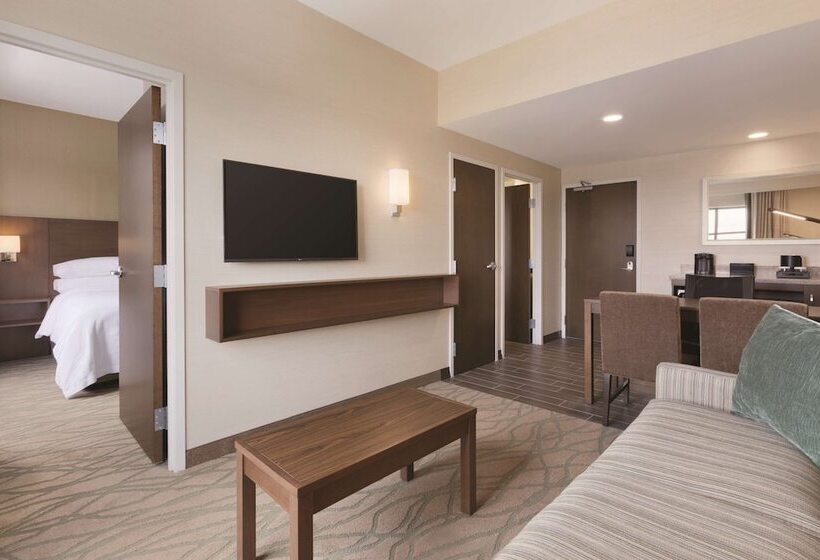 Люкс, Embassy Suites By Hilton Akroncanton Airport