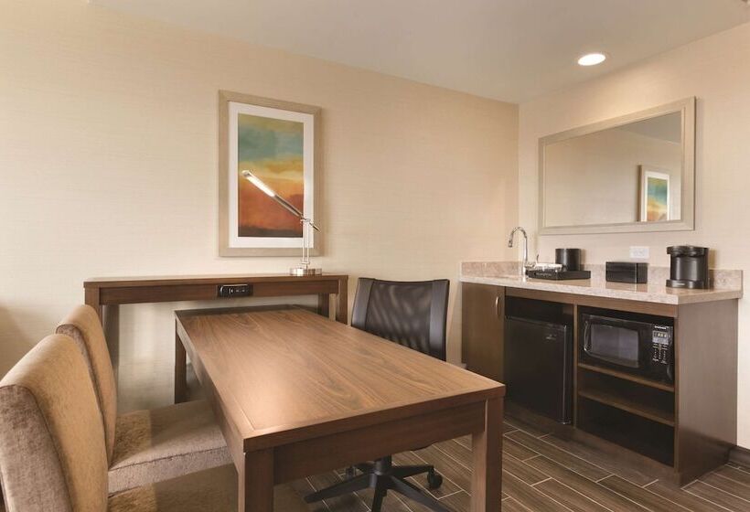 Люкс, Embassy Suites By Hilton Akroncanton Airport