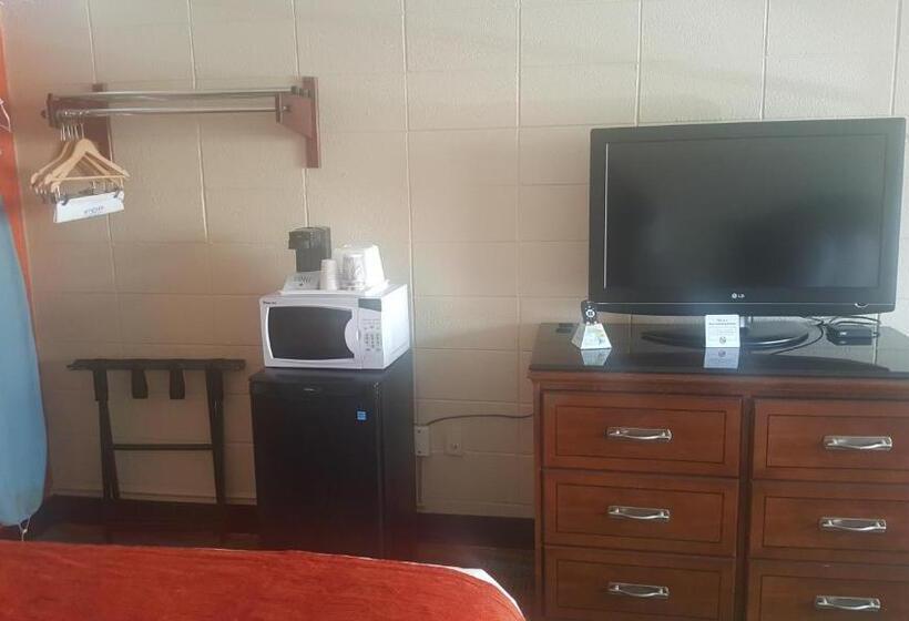 Номер Стандарт 2 Двуспальные Кровати, Howard Johnson By Wyndham Virginia Beach At The Beach