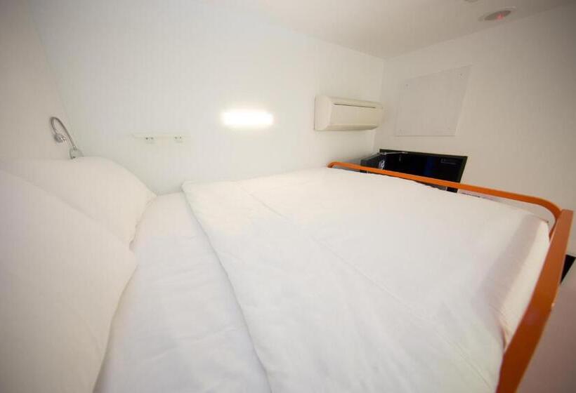 اتاق استاندارد, Sleepbox Hostel
