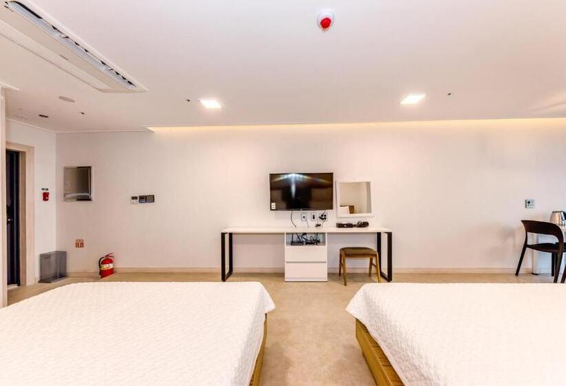 Номер Стандарт с Балконом, Jeju I Ve Hotel & Resort
