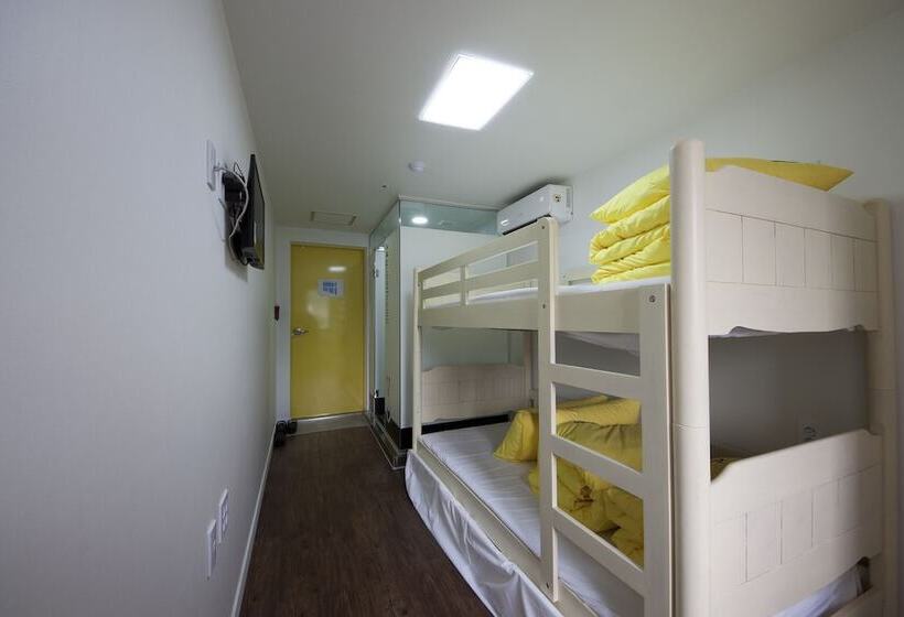 标准三人间, 24 Guesthouse Myeongdong Town