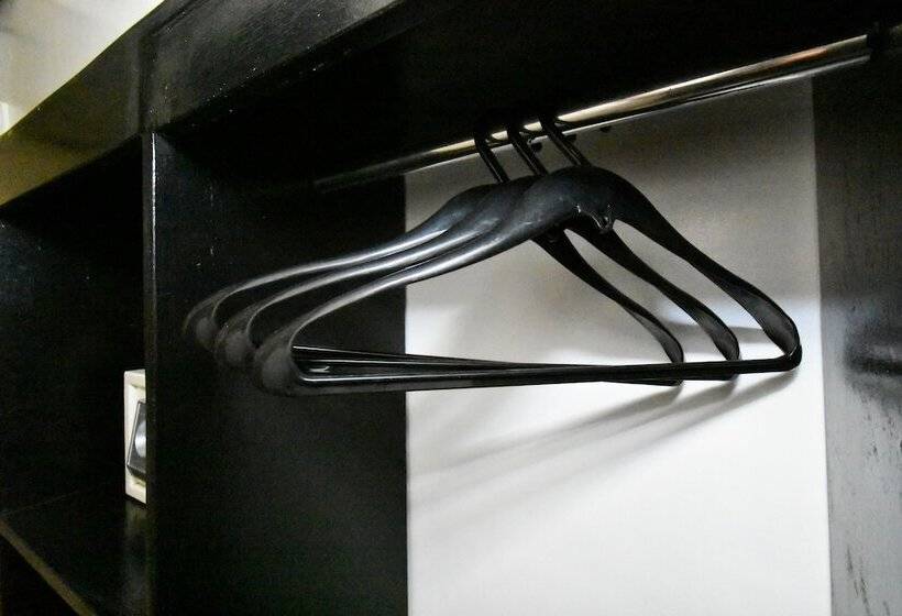 Standardrum King Size Säng, Swiftlets Inn