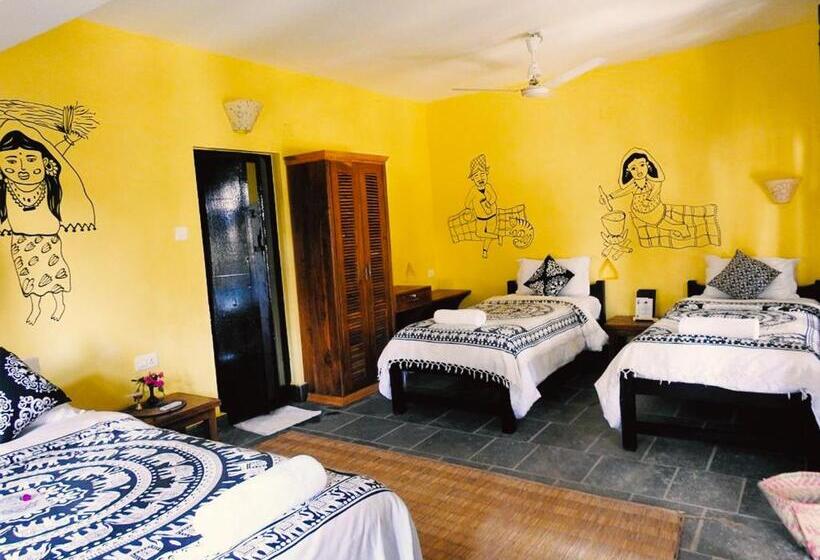 اتاق لوکس سه تخته, Sapana Village Lodge