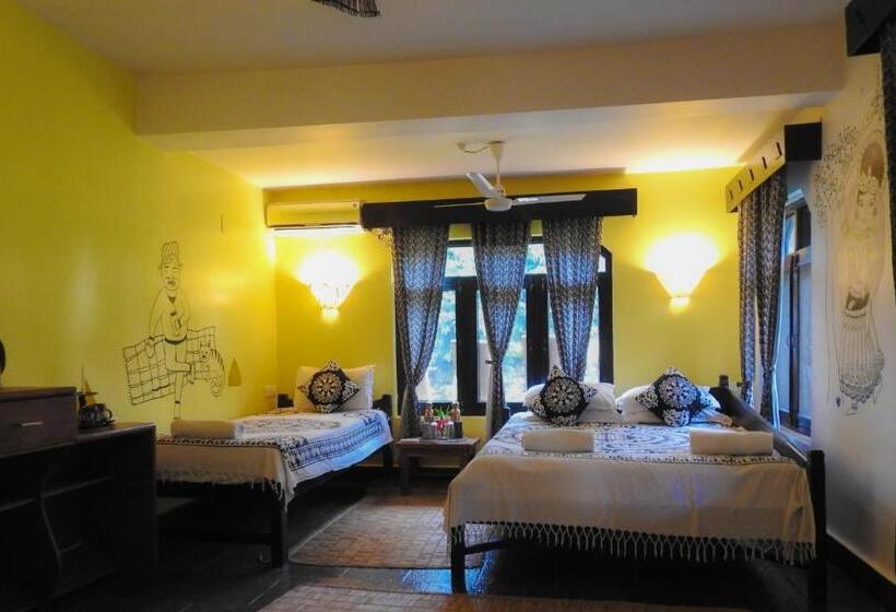 اتاق خانوادگی با چشم‌انداز باغ, Sapana Village Lodge