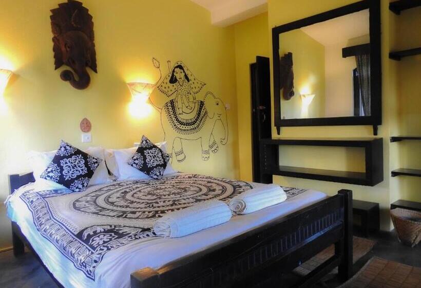 اتاق لوکس با تخت بزرگ, Sapana Village Lodge
