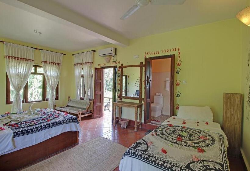 اتاق لوکس با بالکن, Sapana Village Lodge