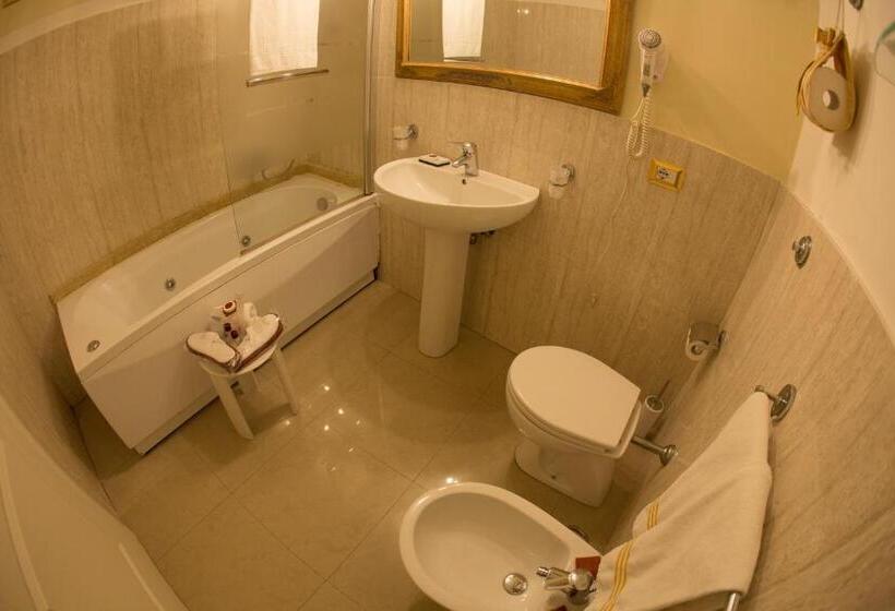 اتاق استاندارد سه نفره, B&b Art Suite Santa Brigida