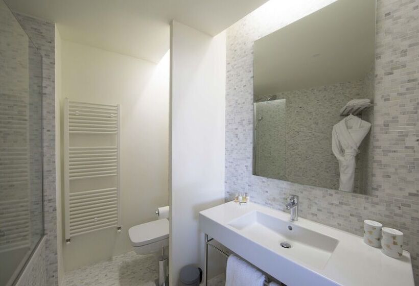 Номер Стандарт с Балконом, Hôtel De La Villeon