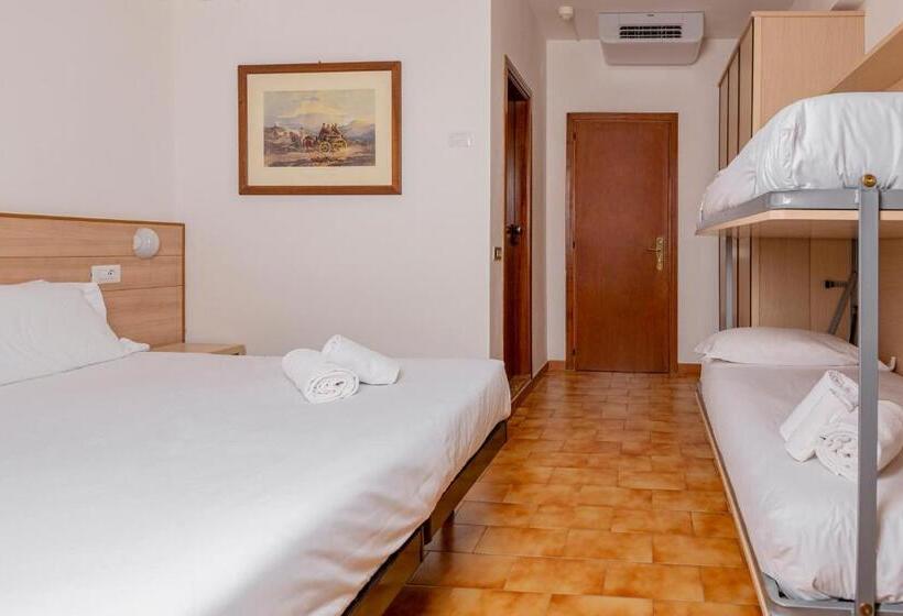 Четырехместный Номер Стандарт, Catignano Hotel Ristorante