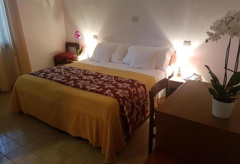 غرفة قياسية حمام مشترك, Albergo Smeraldo